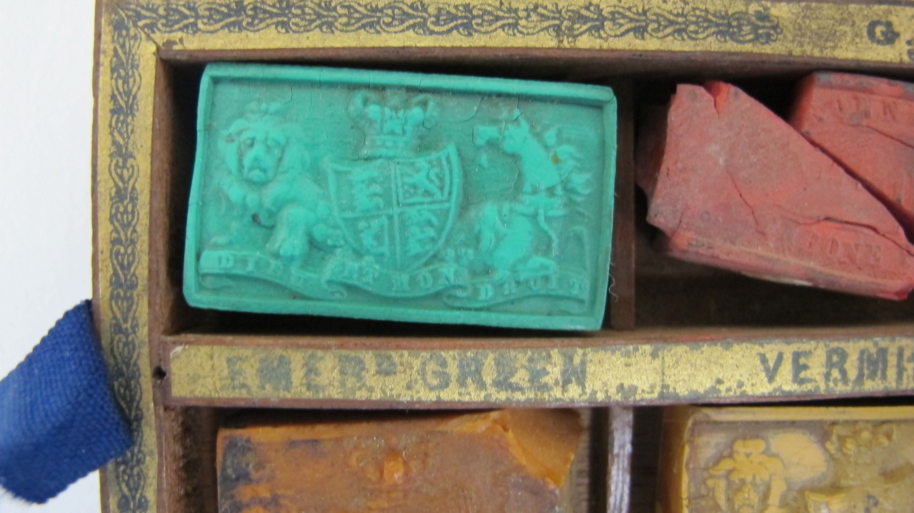 Wells watercolour sketching box detail